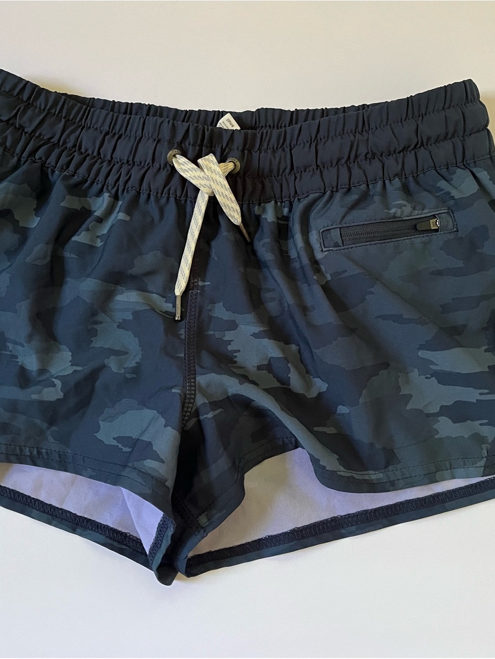 NWT Vuori Camouflage Clementine Running Shorts Size S - Picture 6 of 6
